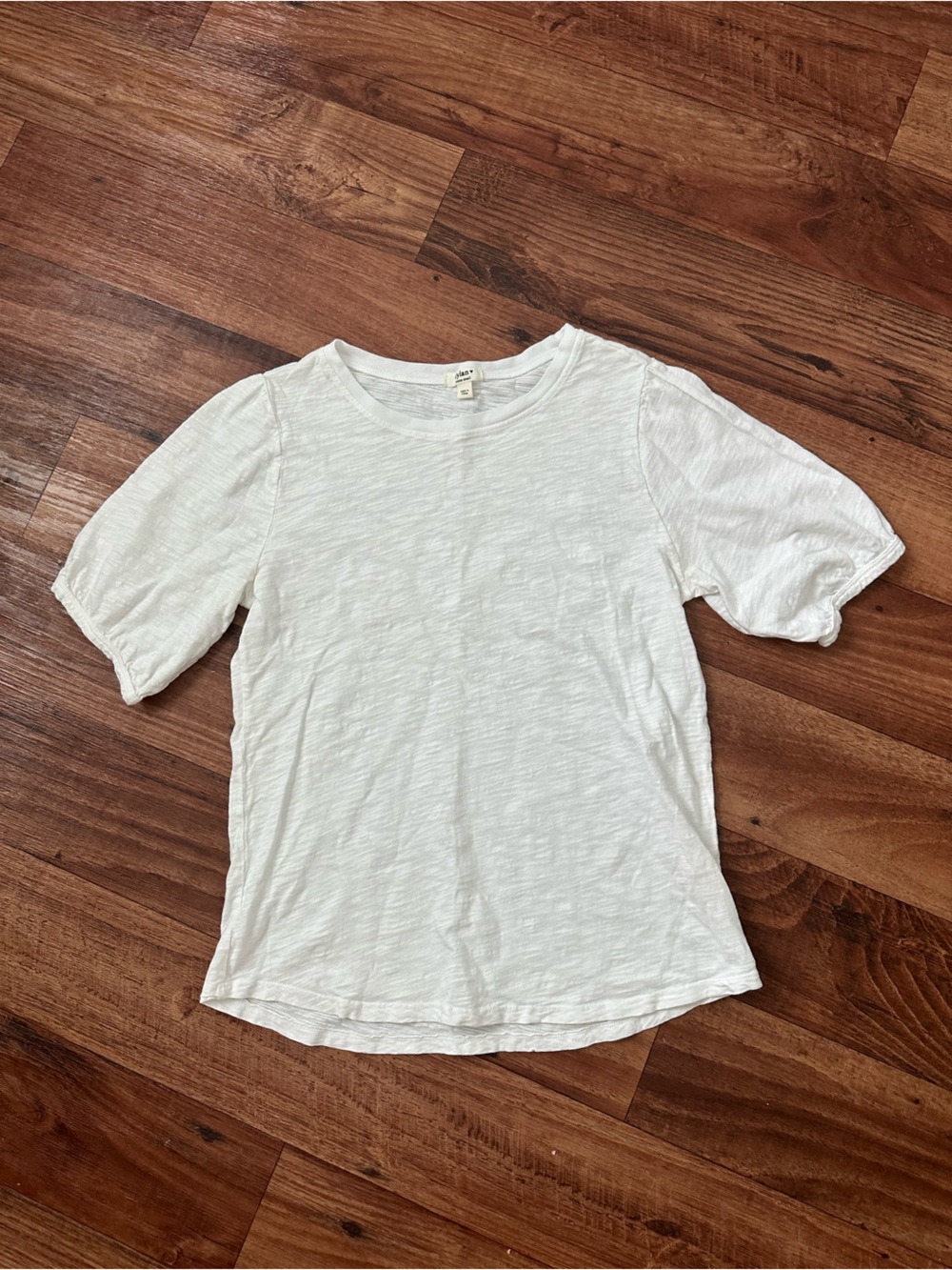 dylan White Short-Sleeve Lightweight Tee